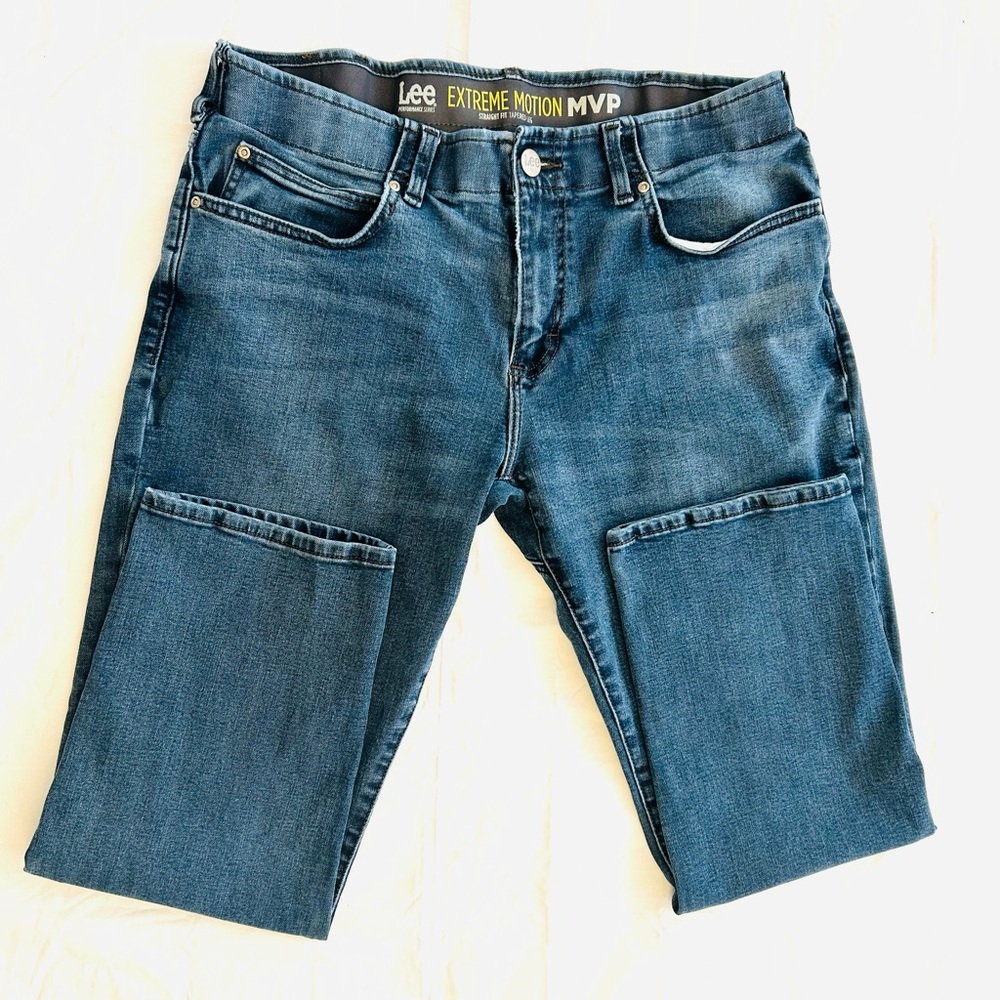 NWOT LEE Extreme Motion MVP Straight Fit Tapered Leg Jeans